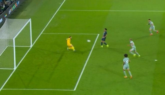 Το 1-0 της Παρί έπειτα από το ολέθριο λάθος του Λενγκλέ