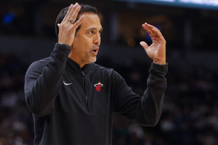 NBA: Αδιανόητο λάθος του Σπόλστρα, κάλεσε τάιμ-άουτ ενώ δεν είχε και στέρησε την νίκη στους Χιτ κόντρα στους Πίστονς