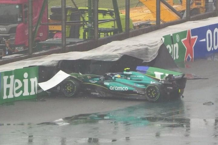 Formula 1: Χάος στις κατατακτήριες λόγω της βροχής – Κόκκινες σημαίες, ατυχήματα και καθαρισμός πίστας