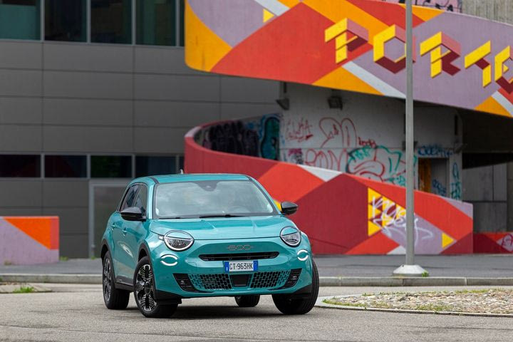 Ήρθε η χαρισματική έκδοση του Ιταλικού SUV- Υβριδική τεχνολογία και κορυφαία τιμή στο Fiat 600 με τους 136 ίππους