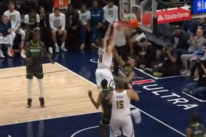 NBA: Ο Κρίστιαν Μπράουν έκανε πόστερ τον Γκομπέρ και φώναξε στο πρόσωπό του – τον έπιασε από τον λαιμό ο Γάλλος ως απάντηση