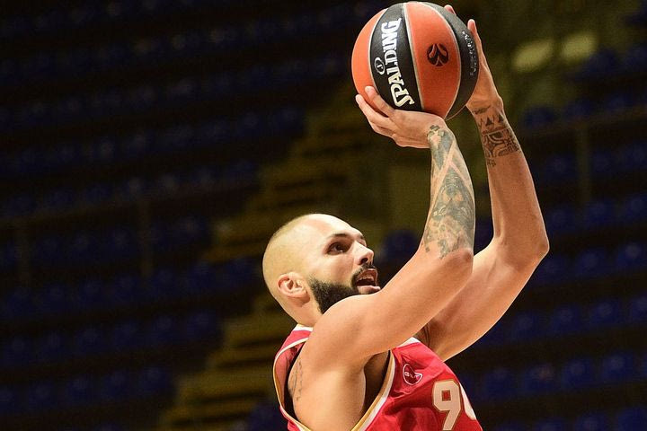 Μακάμπι – Ολυμπιακός 91-94: Θριάμβευσε στο Βελιγράδι και έφτασε τις πέντε σερί νίκες με Φουρνιέ, Βεζένκοβ, Μιλουτίνοβ
