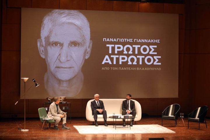 Παναγιώτης Γιαννάκης: Η συγκίνηση του «Τρωτού Άτρωτου» στην παρουσίαση της αυτοβιογραφίας του
