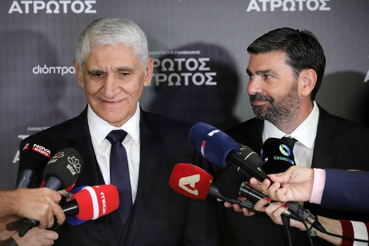 Ο Παναγιώτης Γιαννάκης στην παρουσίαση της αυτοβιογραφίας του: “Οι παρέες γράφουν ιστορία, πρέπει να ζούμε τις στιγμές”