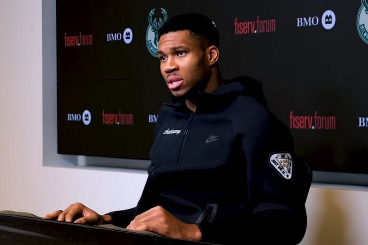 NBA, Γιάννης Αντετοκούνμπο: “Προφανώς δεν φαίνεται, αλλά νομίζω ότι σιγά-σιγά πάμε προς την σωστή κατεύθυνση”