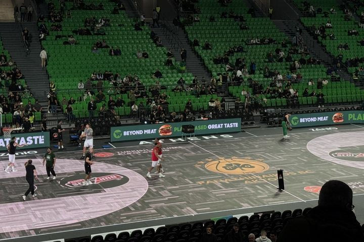 Παναθηναϊκός AKTOR: Μαύρο και χρυσό το Glass Floor για το παιχνίδι με τη Μονακό