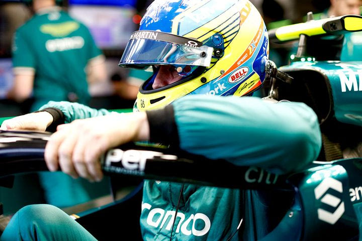 O Αλόνσο πάσχιζε να βγει από την Aston στο τέλος του GP Βραζιλίας -Δείτε το VIDEO