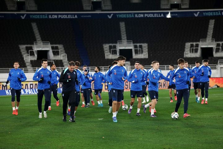 Το SPORT24 στην τελευταία προπόνηση της Εθνικής στο Ελσίνκι: Έλληνες φίλαθλοι έδωσαν τον παλμό στους παίκτες του Γιοβάνοβιτς
