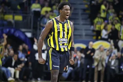 Ο Χέιζ-Ντέιβις έχει 24ωρη διορία για να απαντήσει στην πρόταση της Χάποελ, σύμφωνα με το Sport5