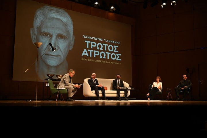 Στα κανάλια Novasports η λαμπερή βραδιά της αυτοβιογραφίας  του Παναγιώτη Γιαννάκη “Τρωτός Άτρωτος” στο Μέγαρο Μουσικής