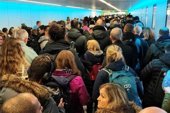 Εθνική μπάσκετ: Μεταφέρθηκε στα υπόγεια του αεροδρομίου του Γκάτγουικ η αποστολή