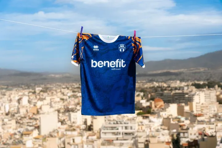 Απόλλων Σμύρνης: Η νέα φανέλα της “ελαφράς ταξιαρχίας” και η καινοτομία στο “Γ. Καμάρας”