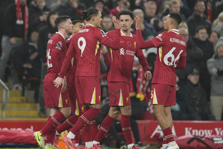 Λίβερπουλ – Άστον Βίλα 2-0: Με Νούνιες και Σαλάχ ξετύλιξε το δώρο της Σίτι και έφυγε στο +5