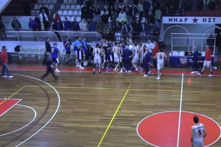 Η ΔΕΑΒ επέβαλε μία αγωνιστική κεκλεισμένων των θυρών στη Νήαρ Ηστ για ρίψη μπουκαλιού νερού προς τη γραμματεία