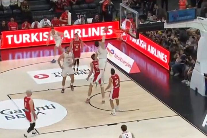 Ο Οσμάν απογειώθηκε και κάρφωσε με μανία στην αναμέτρηση της Τουρκίας με την Ουγγαρία