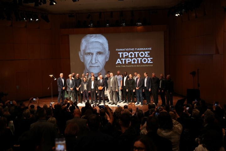 “Τρωτός Άτρωτος”: Η παρουσίαση της αυτοβιογραφίας του Παναγιώτη Γιαννάκη από τον Παντελή Βλαχόπουλο ήταν ένα μάθημα ζωής