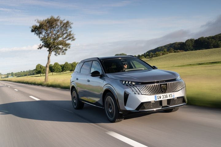 Ένα “Χρυσό Τιμόνι” για το νέο e-5008- Άρχισαν με το “καλημέρα” οι διακρίσεις για το νέο SUV της Peugeot