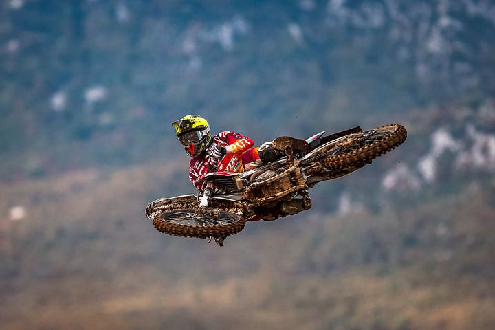 Πρωταθλητής Motocross για το 2024 στην ΜΧ-OPEN ο Βαγγελάκος της Fantic