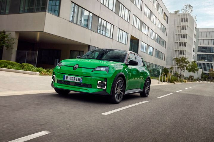 Οι ρετρό αναφορές πιάνουν τόπο: Υποψήφιο για Ευρωπαϊκό Αυτοκίνητο της Χρονιάς το νέο Renault 5