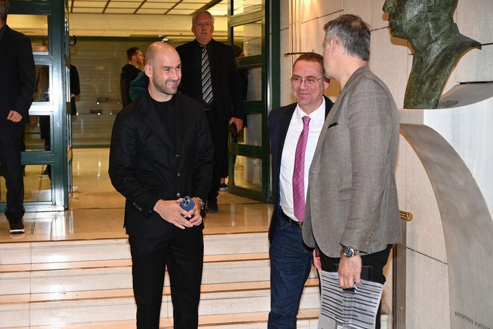 “Τρωτός Άτρωτος”, Παναγιώτης Γιαννάκης: Το backstage από τη λαμπερή εκδήλωση στο Μέγαρο Μουσικής