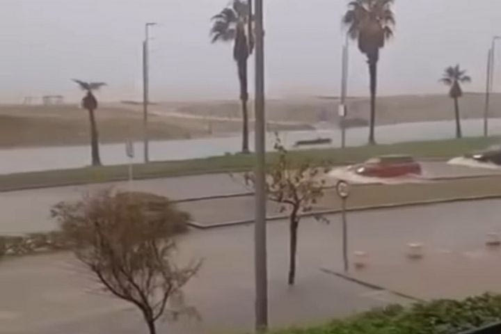 Λεβαντόβσκι: Πλημμύρισε ο δρόμος μπροστά στο σπίτι του στην Ισπανία, οι εικόνες που μοιράστηκε η σύζυγός του