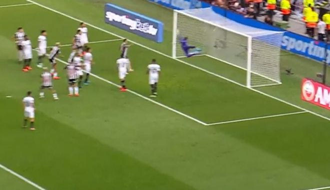 Ο Βάργκας μείωσε με κεφαλιά για την Ατλέτικο Μινέιρο