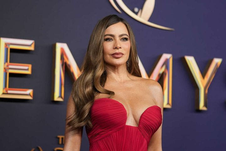 Sofia Vergara: Ποζάρει με ολόσωμο μαγιό σαν να μην υπάρχει χειμώνας. Ποιος Νοέμβρης;