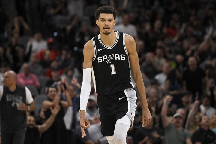 Σοκ στους Σπερς: Τέλος η σεζόν του Βικτόρ Γουεμπανιαμά, λόγω θρόμβωσης