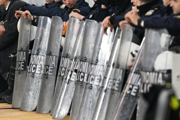 Νέος αθλητικός νόμος: Επεκτάθηκαν οι αρμοδιότητές της ΔΕΑΒ, πρόσβαση των ΠΑΕ και των ΚΑΕ στα στοιχεία των παραβατών, ανώτατο όριο στις υπότροπες ομάδες