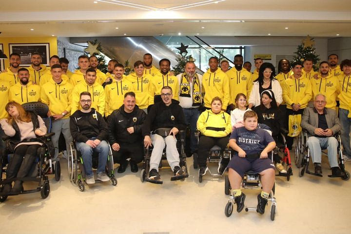 ΑΕΚ: Ο Ηλιόπουλος, ο Αλμέιδα και οι παίκτες της Ένωσης στόλισαν την OPAP Arena μαζί με τους κατόχους εισιτηρίων διαρκείας ΑΜΕΑ