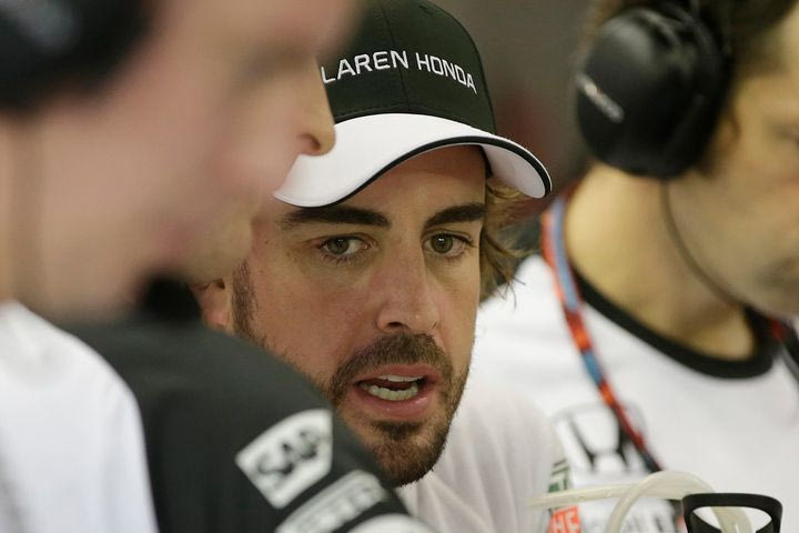 Ο Αλόνσο με τη φόρμα και τη McLaren του Άιρτον Σένα στην πίστα της Αραγονίας -Δείτε το VIDEO