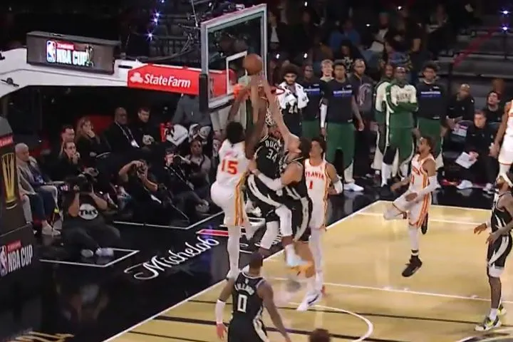 Το μπλοκ του Γιάννη στον Καπέλα, που θύμισε εκείνο κόντρα στον Έιτον