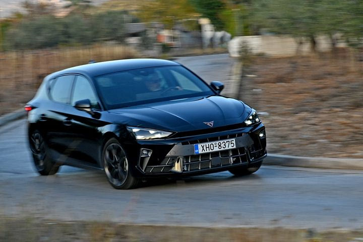 Δοκιμή του Cupra Leon με τους 150 ps που είναι αρκετοί για να μας θυμίσουν πόσο ωραία είναι τα δυναμικά hatchback