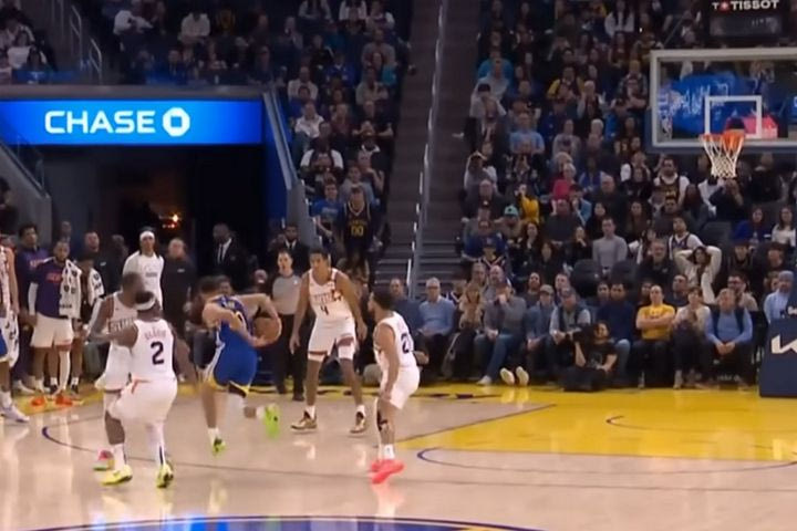 NBA: Το τρελό buzzer-beater του Κάρι, χόρεψε ανάμεσα σε τέσσερις παίκτες, απέφυγε μαεστρικά τον Ντουράντ και σκόραρε με floater
