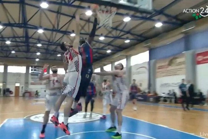 Elite League: Το θεαματικό πόστερ κάρφωμα του Οκεκουόγεν στο ματς των Τρικάλων κόντρα στην Ελευθερούπολη