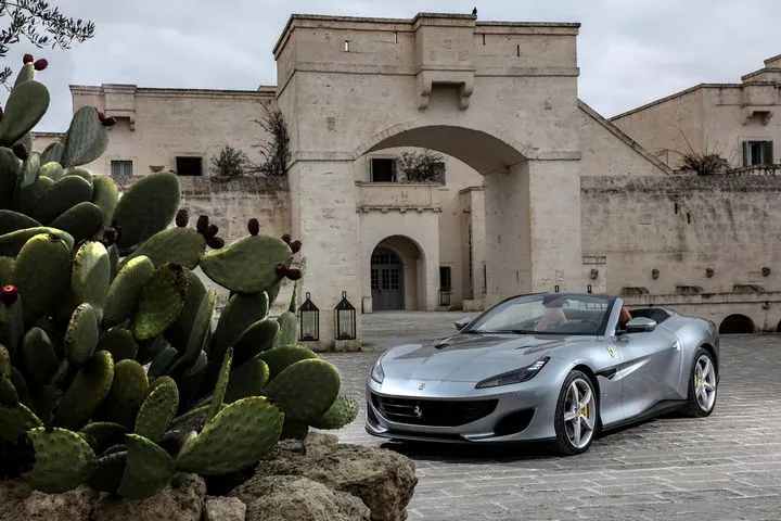 Δες τη Ferrari Portofino που μετά από “πτήση”, κατέληξε -για λίγο- αξιοθέατο στα ρηχά