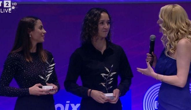 Η απονομή του βραβείου στις Ζωή Φίτσιου και Μιλένα Κοντού