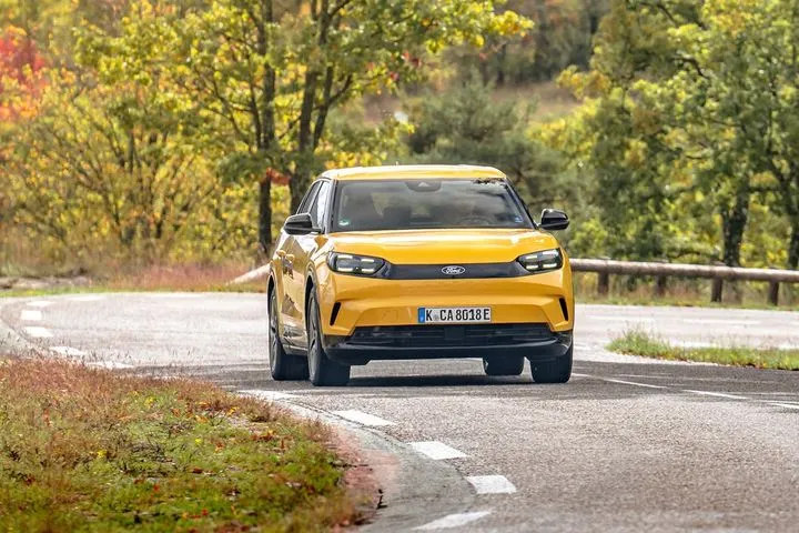 Ford: Άμεσα διαθέσιμα τα SUV Capri και Explorer με τις “βασικές” μπαταρίες