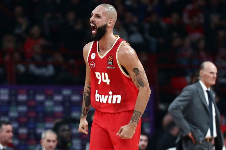 Ολυμπιακός – Βίρτους 87-77: Ο Βεζένκοβ έκοβε, ο Φουρνιέ έραβε και οι ερυθρόλευκοι έφτασαν στις 10 νίκες