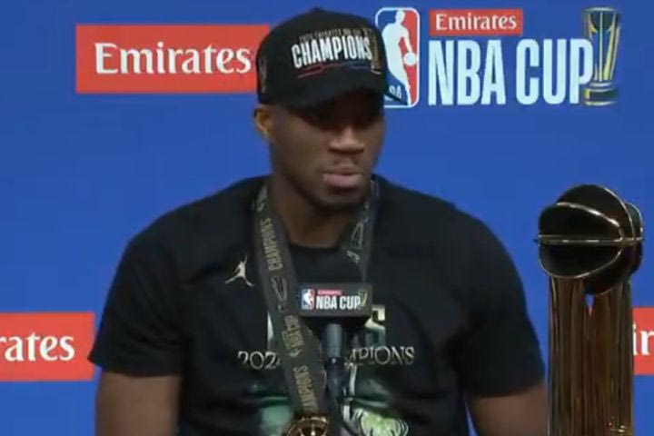 Γιάννης Αντετοκούνμπο για Θανάση: “Με υποστηρίζει από την πρώτη μέρα, ως αδελφός είναι πάντα εκεί για μένα”