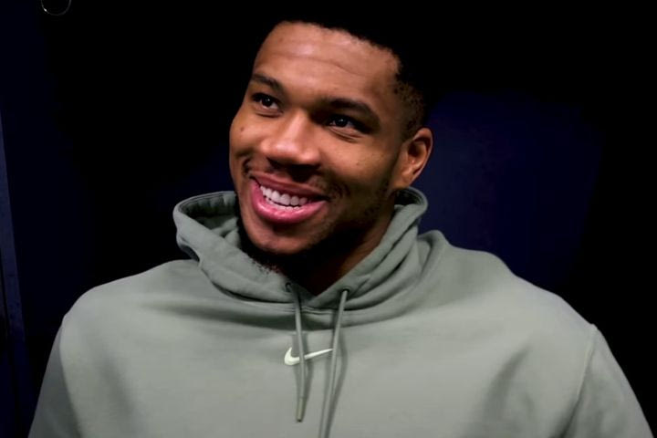 Αντετοκούνμπο για τον προημιτελικό του NBA Cup με τους Μάτζικ: “Να σκοράρουμε περισσότερα καλάθια από την άλλη ομάδα”