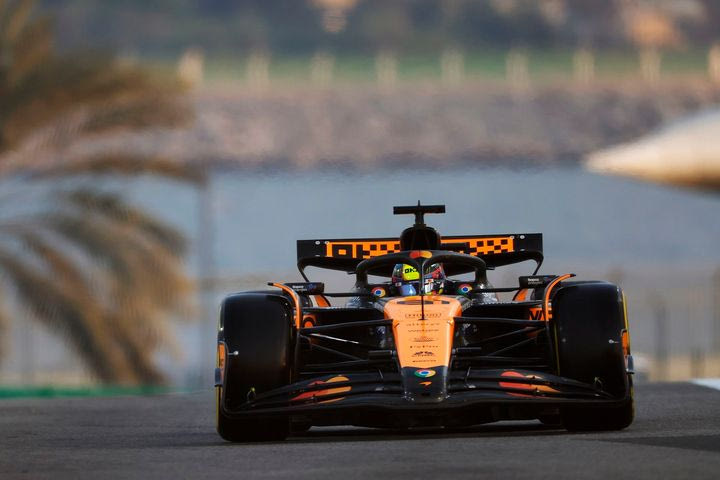 Νέα επίδειξη δύναμης της McLaren, ο Πιάστρι ταχύτερος του Νόρις στο FP3 του Άμπου Ντάμπι