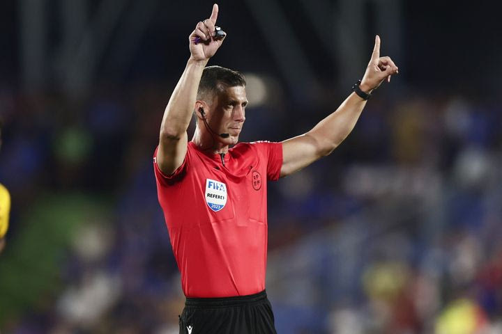 Europa League: Αυτοί είναι οι διαιτητές των αγώνων του Ολυμπιακού και του ΠΑΟΚ