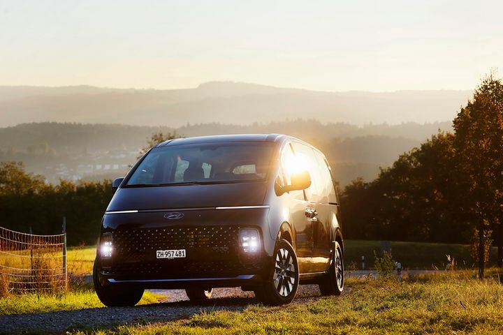 Staria: Τα MPV έχουν μέλλον και η Hyundai φαίνεται πως το ξέρει- Δες τις τιμές των δύο εκδόσεων στην Ελλάδα
