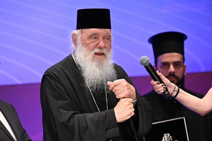 Αρχιεπίσκοπος Ιερώνυμος κατά τη βράβευση του Γκαβέλα: “Όλοι μας έχουμε κενά, κι ο ένας χρειάζεται να συμπληρώνει τον άλλον σε αυτή τη ζωή”