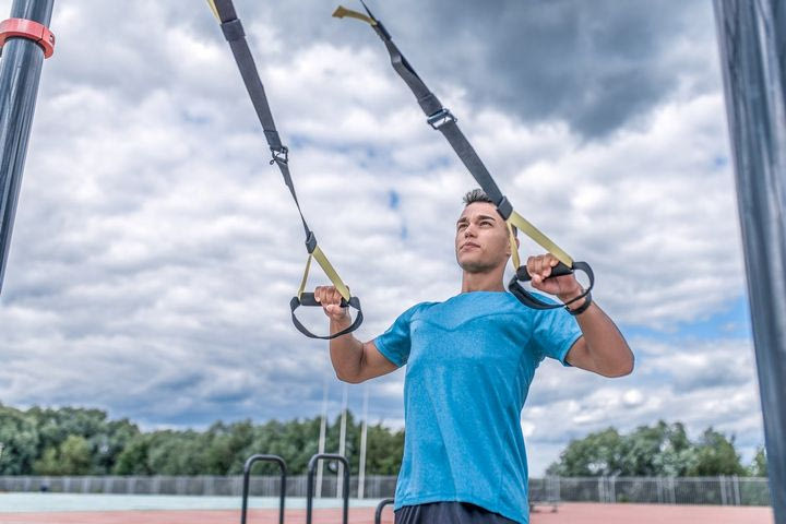 TRX Face Pull: Χτίστε ισχυρούς ώμους και βελτιώστε τη στάση του σώματός σας