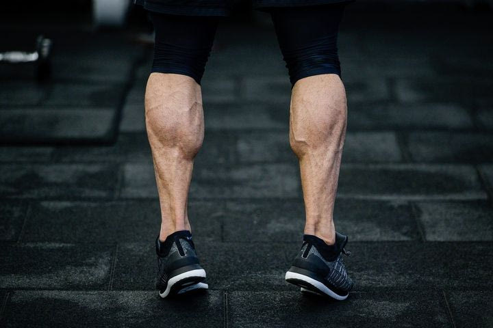Τα calf raises αποτελούν την απόλυτη άσκηση για δυνατές και υγιείς γάμπες