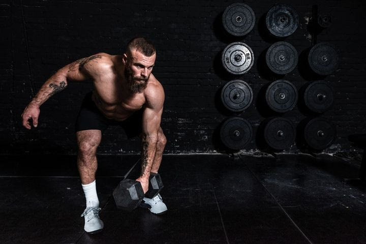 Dumbbell snatch, η εκρηκτική άσκηση για δύναμη και αντοχή