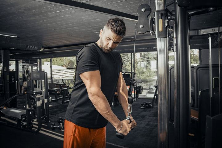 Tricep Extension: Η άσκηση-κλειδί για δυνατά και καλοσχηματισμένα χέρια