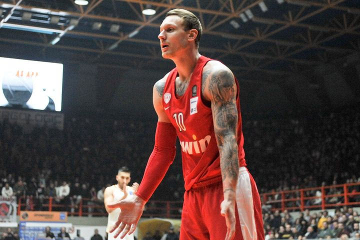 Ολυμπιακός για Τίμα: “Είμαστε σοκαρισμένοι, θα θυμόμαστε πάντα το χαμόγελό του”